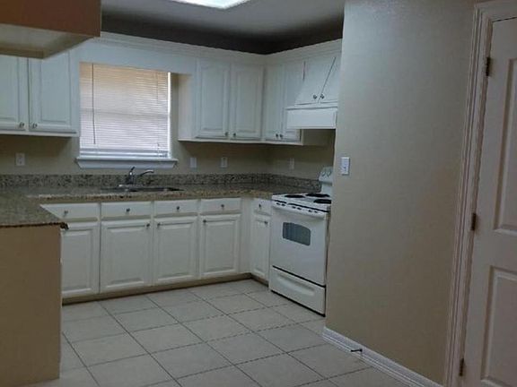 5th image of 1902 Treasure Oaks Dr