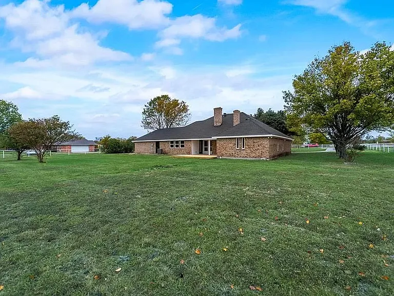3403 County Road 1157 — Photo 30