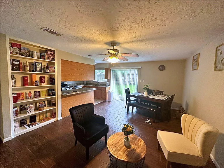 9939 Valley Park Dr — Photo 3