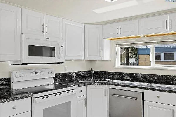 706 Willard Avenue - 1 — Photo 3