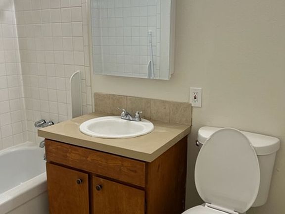 5th image of 3503 NE 49th St #15