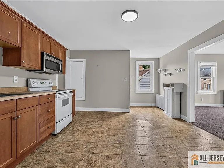 38-40 Brunswick Ave #2 — Photo 8