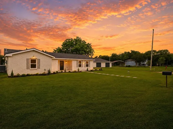 1510 Avenue K, Danbury, TX 77534