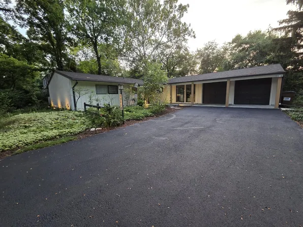 3S220 Blackcherry Ln, Glen Ellyn, IL 60137