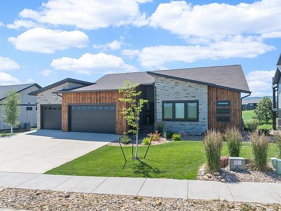 2nd image of 7745 Brooks Loop