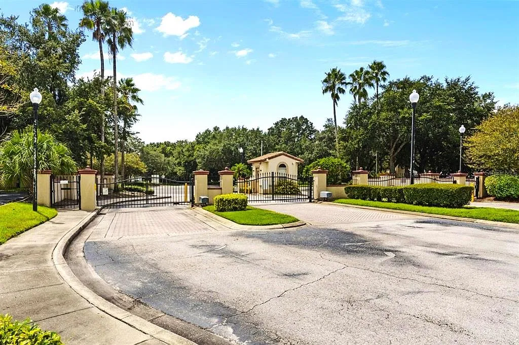 2 bed, 1.0 bath, 767 sqft, $1,425 — Photo 2