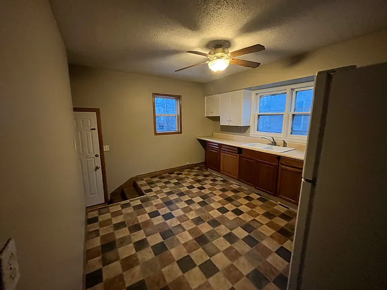 1315 E 12th St #3 — Photo 9