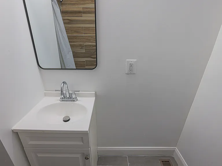 9 Glenmore Ave — Photo 38
