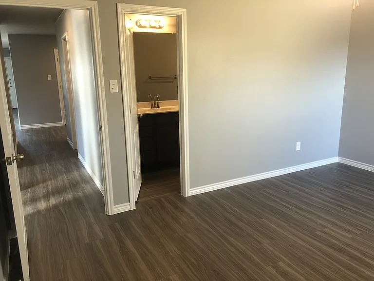 1818 Castroville Trl #B — Photo 14