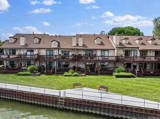 34946 Island View Rd, Harrison Township, MI 48045