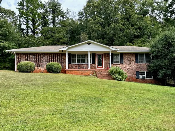 1612 E Tamassee Dr, Seneca, SC 29672