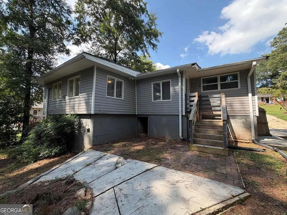 5 bed, 2.0 bath, $1,895 — Photo 2
