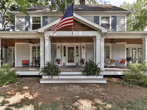 4th image of 604 N Woodlawn Ave