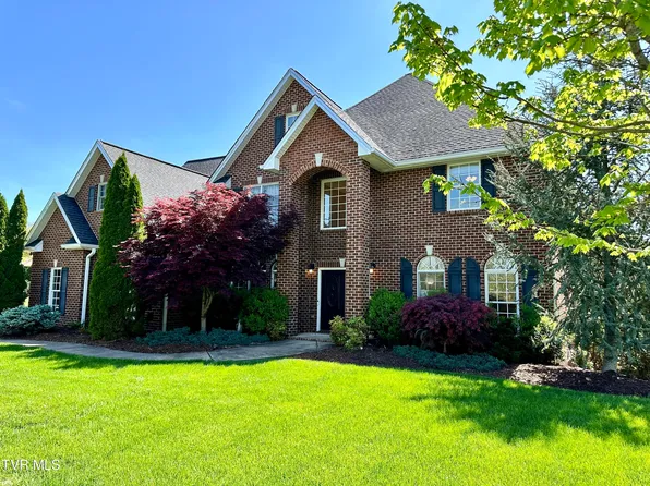 2010 Wandering Dr, Kingsport, TN 37660