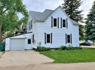 11 1st Ave SW, Gwinner, ND 58040