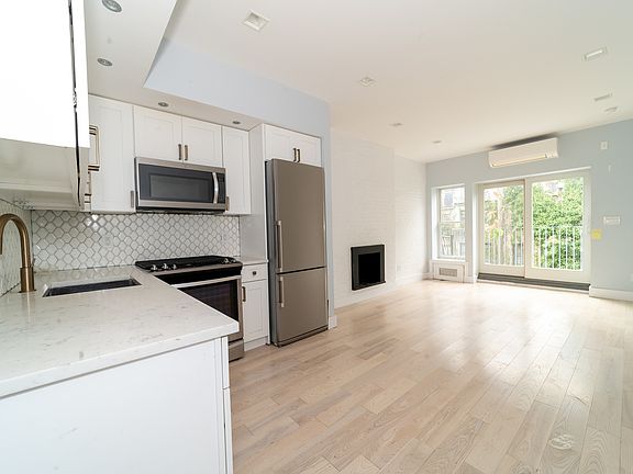 3rd image of 410 E 88th St APT 4D