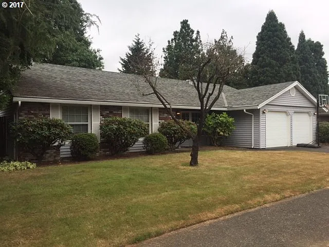 147 SW Hartley Ave photo 1