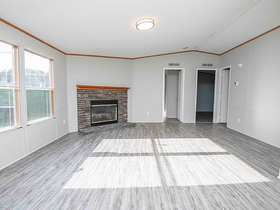 4th image of 3210 Landview Dr