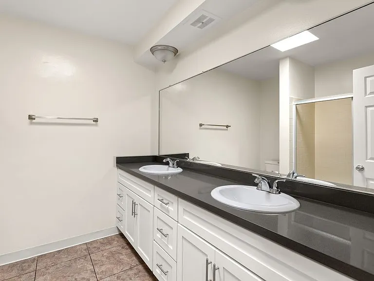 White Oak Terrace Apartments — Photo 31