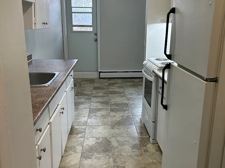 390 Guelph Line — Photo 11