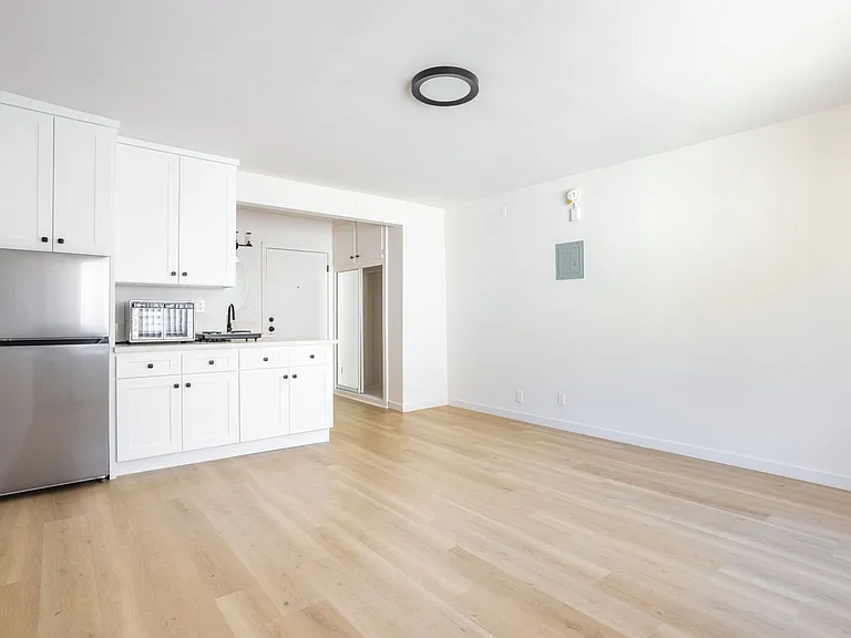 1811 Tamarind Ave — Photo 20