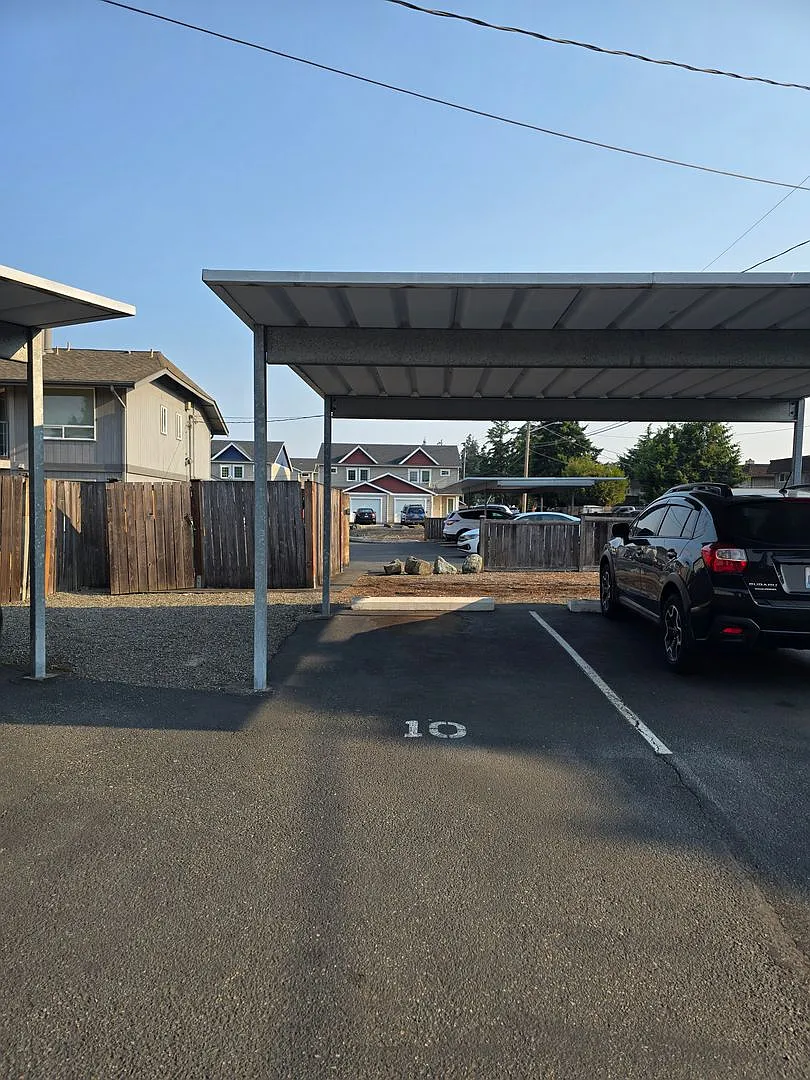 Upper Floor 2 Bedroom with Carport — Photo 3