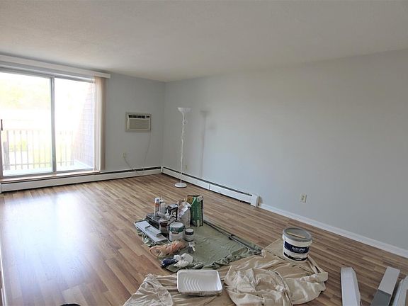 3rd image of 142 Kenrick St #Hl32