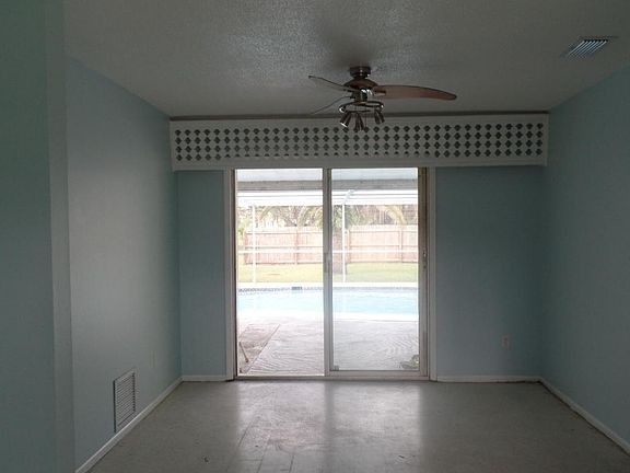 3rd image of 2200 Dunbar Ave