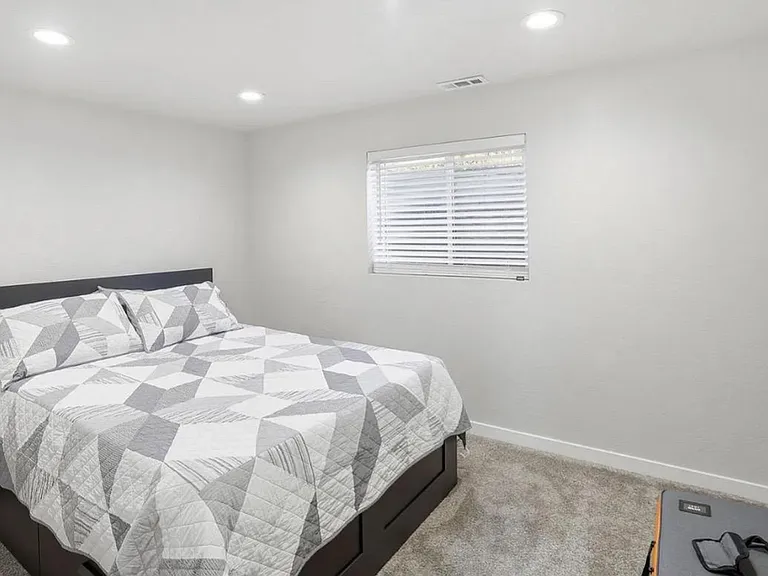 3306 N Fairfield Rd — Photo 6