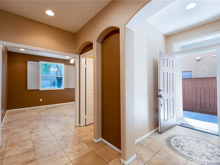 3513 W Hughes Ln — Photo 12