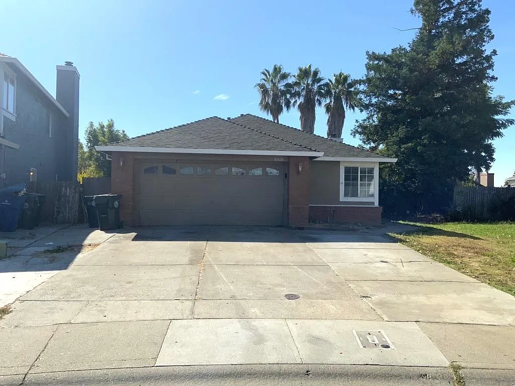 8528 Hermitage Way photo 1