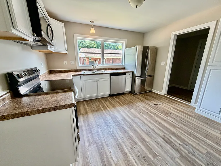 203 Sunshine Ave — Photo 5