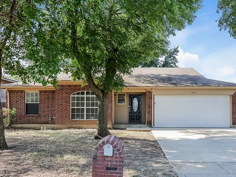 1104 Havenbrook Dr — Photo 1