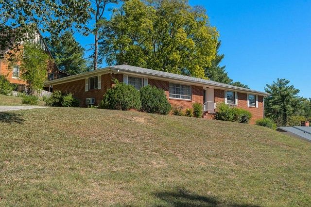 1st image of 301 Windmere Dr