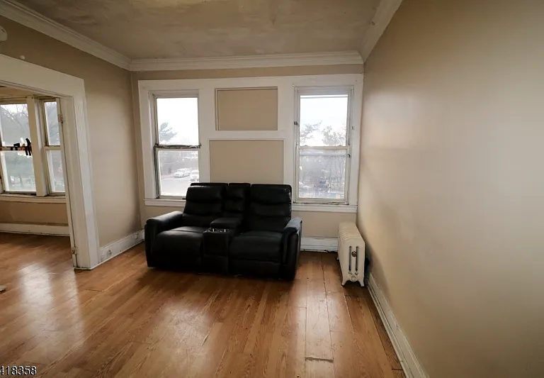 413 Lyons Ave #2L — Photo 9