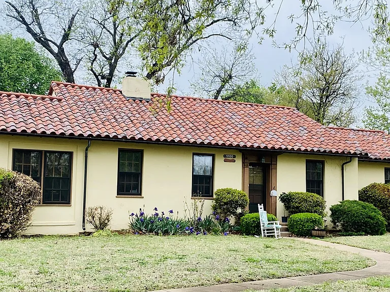 Colony Style home in White Wolf Manor.