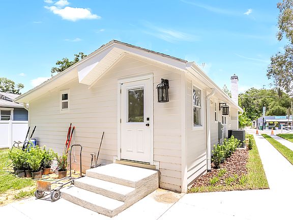 BACK ENTRANCE (UNIT A)