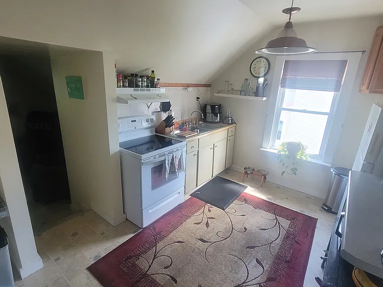 140 Pearl St — Photo 4