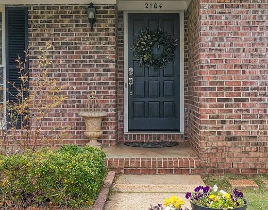 4th image of 2104 Glenwood Dr