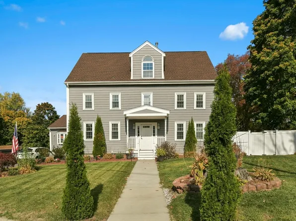 15 Brooks Pl, West Bridgewater, MA 02379