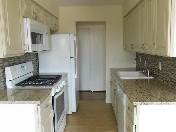5th image of 29 Donna Ct APT 7
