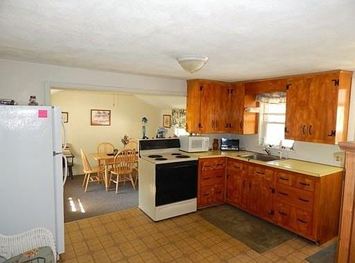 2nd image of 7 Lorraine Ave
