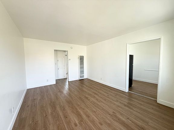 2nd image of 1927 Clyde Ave APT 6