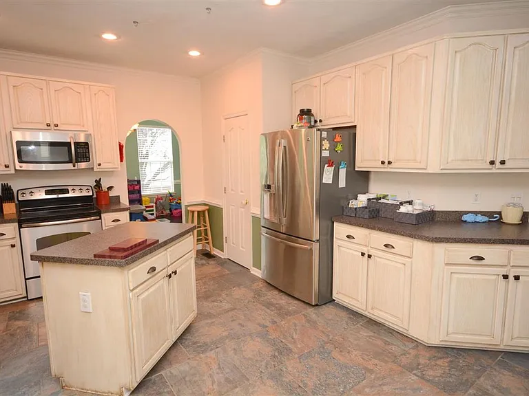 414 Sawyers Mill Xing — Photo 9