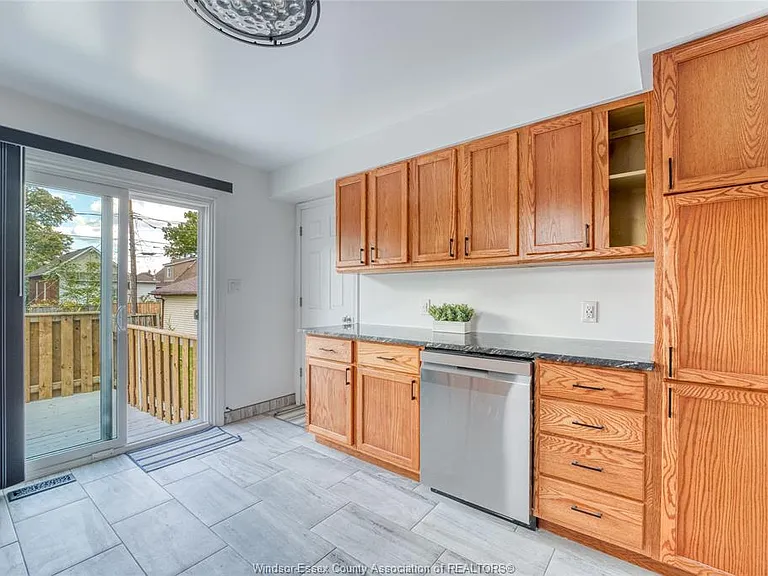 2226 Mercer St — Photo 15