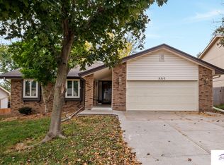 3717 Burr Oak Dr, Bellevue, NE 68123