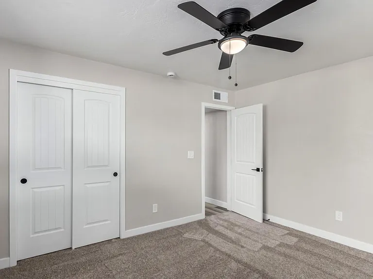 4402 E Mitchell Dr — Photo 16
