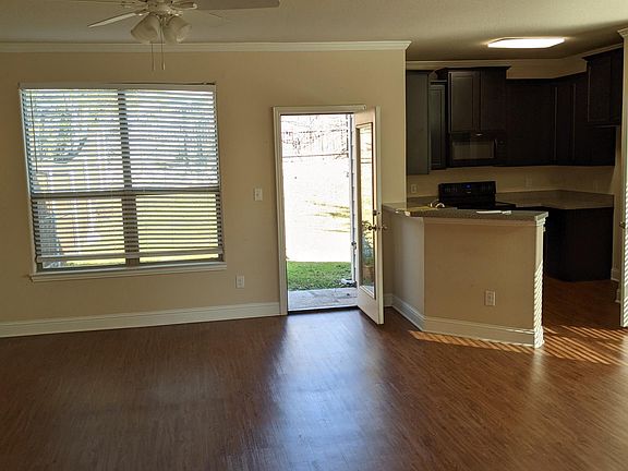 5th image of 370 Woodgrove Dr #A