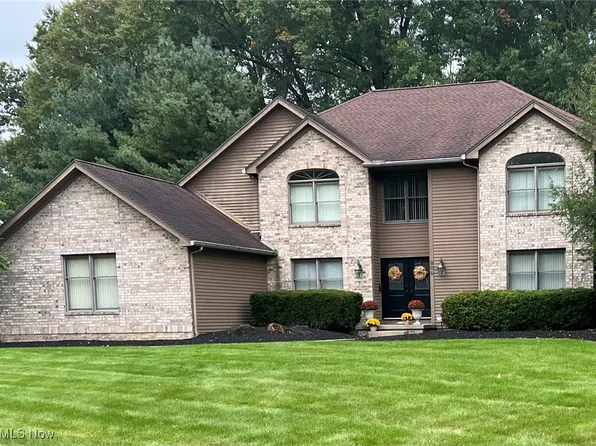 800 Park Harbour Dr, Youngstown, OH 44512