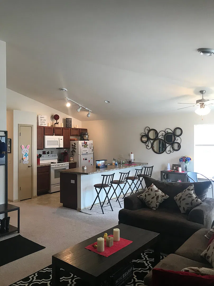 Middleton 2 Bedroom/1 Bath Apt Homes with Garage - Private, Scenic Area — Photo 4